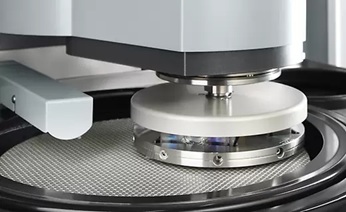Cabezal de pulido automático QATM sobre plato de trabajo